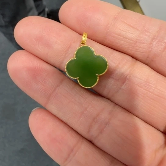 和田玉颈饰18K金镶嵌裸石1.5