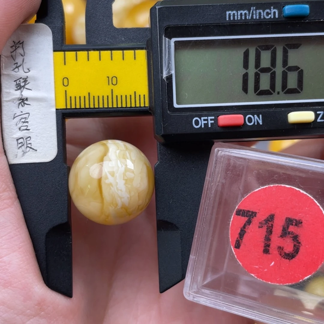 ****平蜜蜡未镶嵌珠宝奇石微瑕