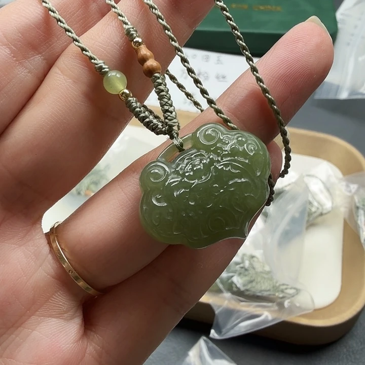 和田玉未镶嵌颈饰11