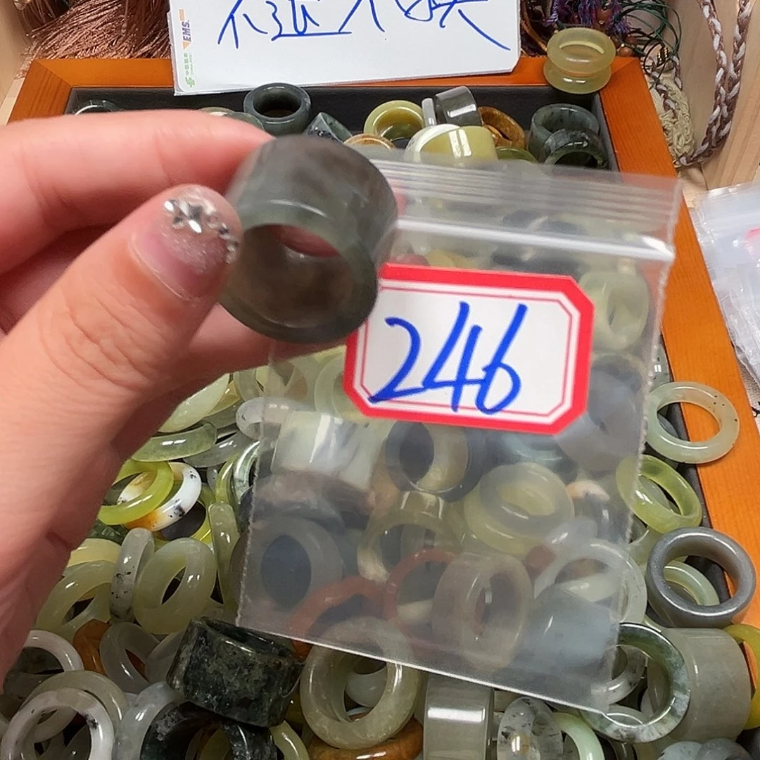 月***初未镶嵌蛇纹石玉珠宝奇石
