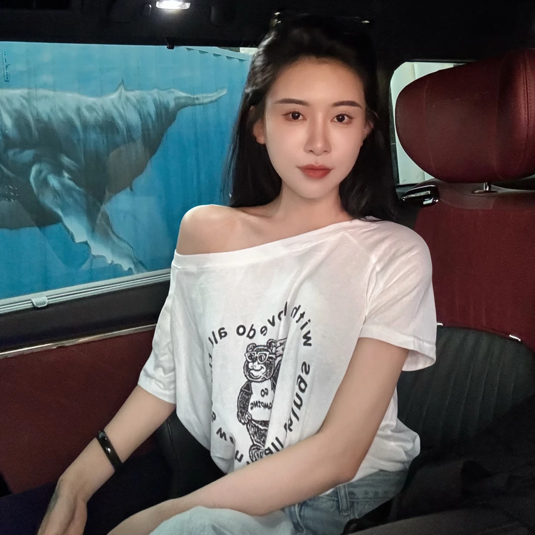 美式白色斜肩上衣