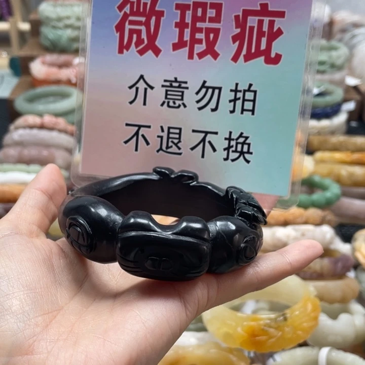 风***里未镶嵌手镯石英质玉