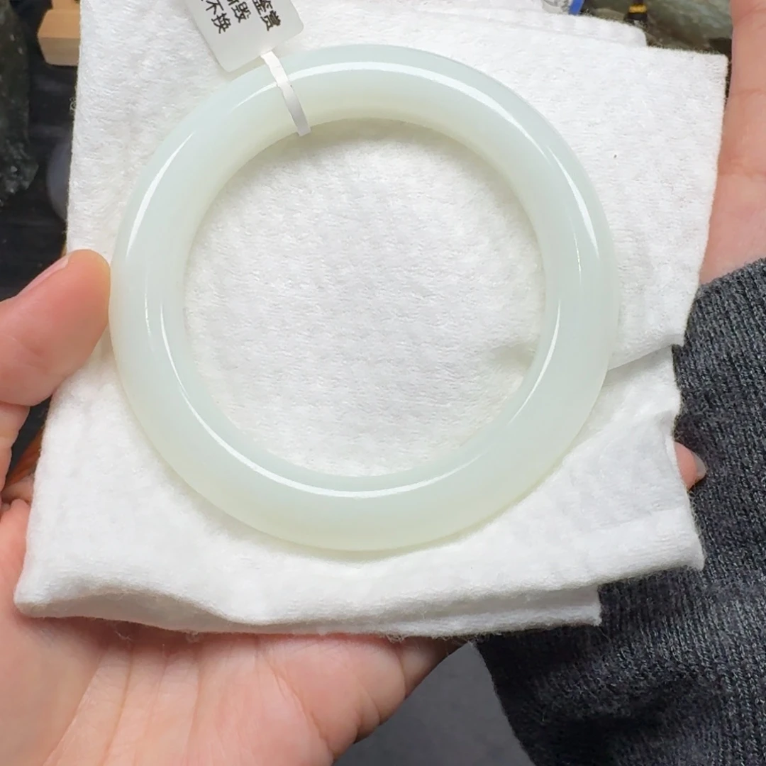 和田玉未镶嵌手镯