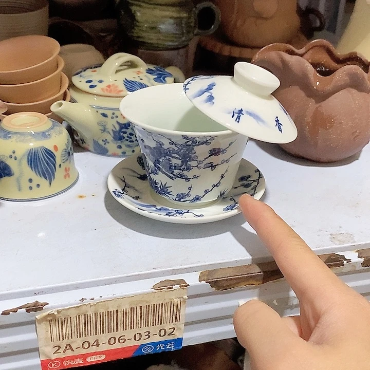 瓷片荷花的一种色彩和图案