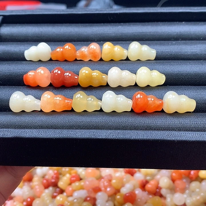 石英质玉未镶嵌颈饰16个