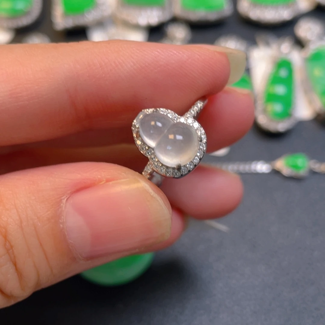 颈饰银S925镶嵌翡翠戒指