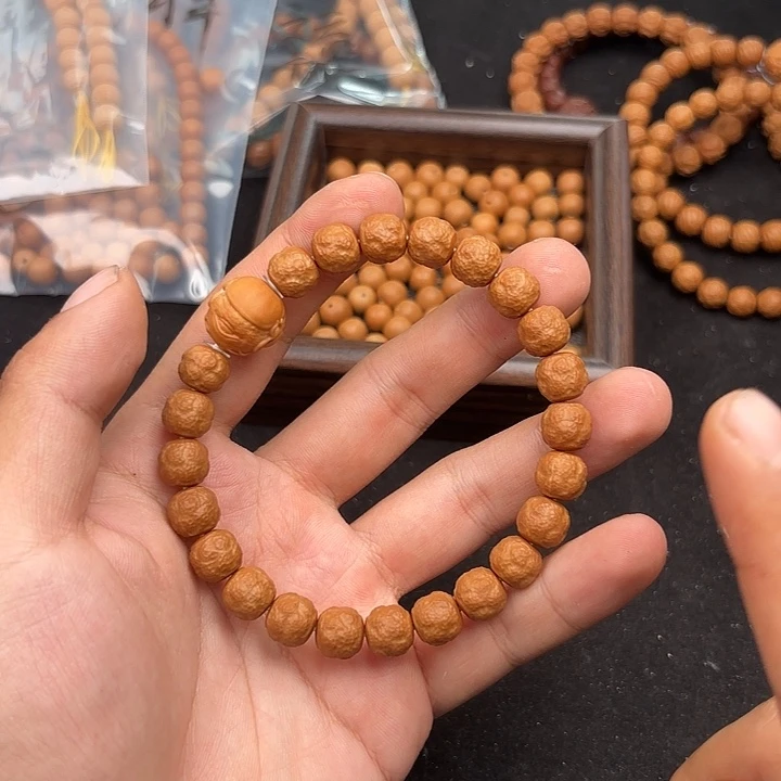Z***.猴头核桃吊坠饕餮全品