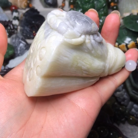 和田玉未镶嵌把件