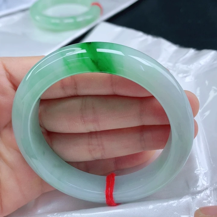阳***翡翠未镶嵌手镯57+飘阳绿翡翠手镯