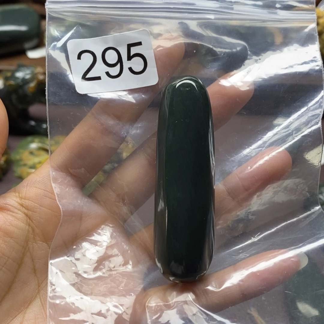 未镶嵌岫岩河磨玉（透闪石质玉）把件