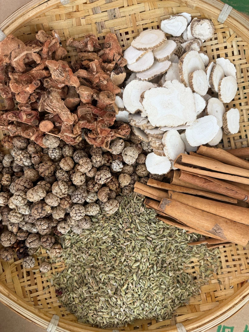 桂皮香叶白芷草寇良姜香料调料