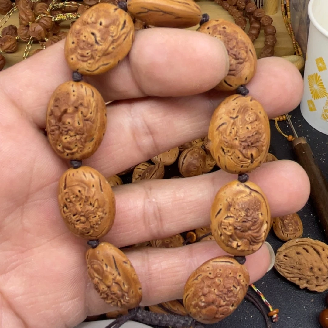 桃核雕刻钟馗手串