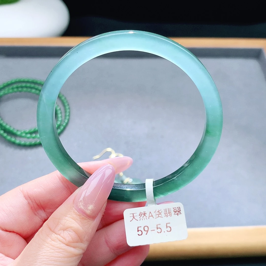 未镶嵌手镯（圆镯）翡翠