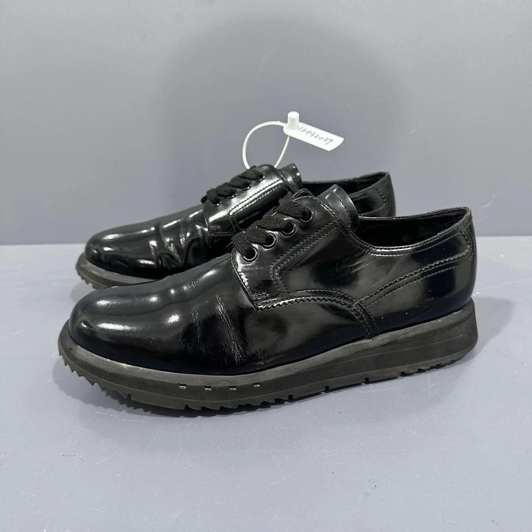 95新 Prada/普拉达 39码 prada普拉达 黑色漆皮皮鞋 休闲鞋 秒价