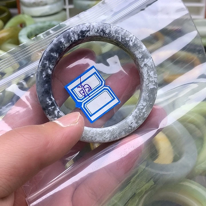 蛇纹石玉未镶嵌手镯萌*