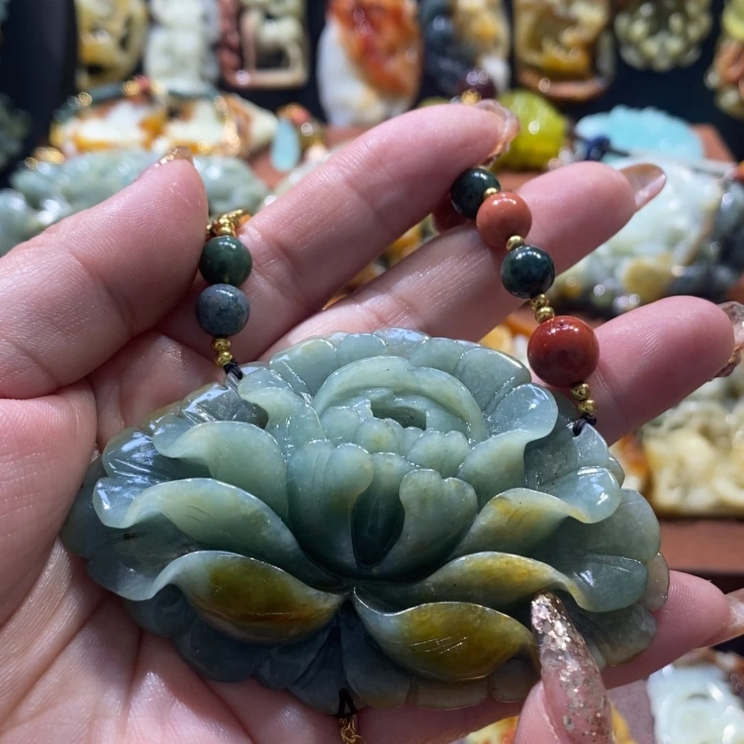 蛇纹石玉颈饰未镶嵌