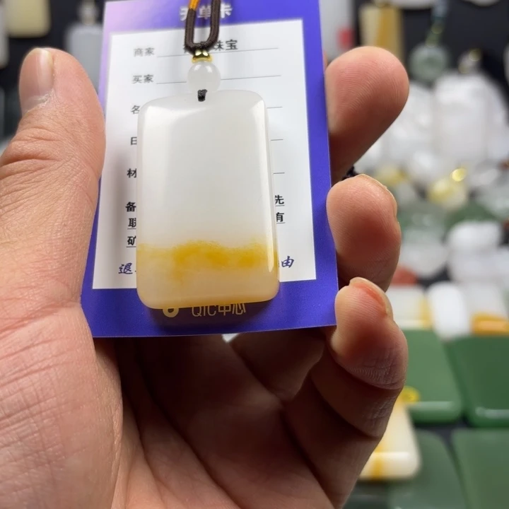 石英质玉（金丝玉）未镶嵌颈饰