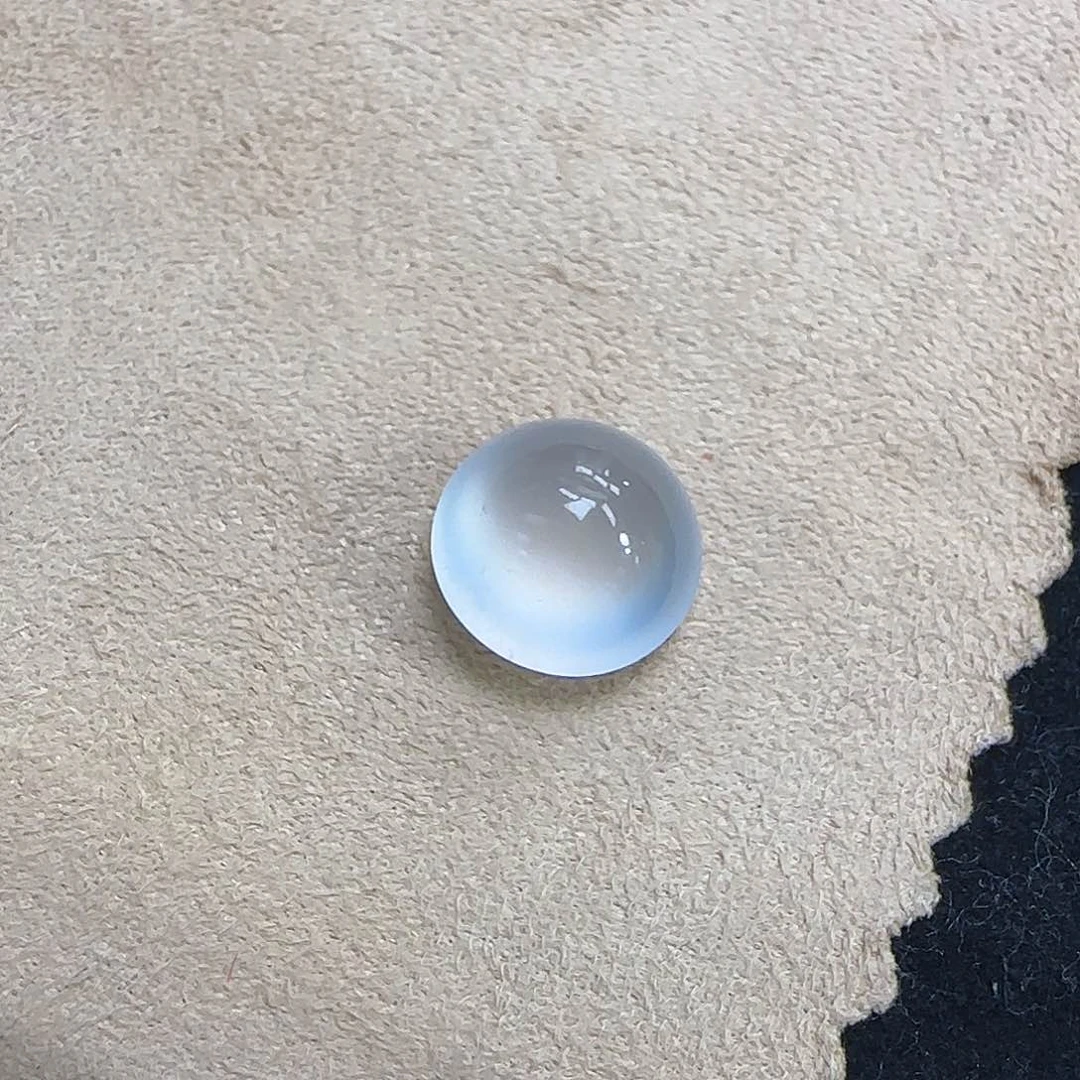 翡翠颈饰未镶嵌张**?天然翡翠