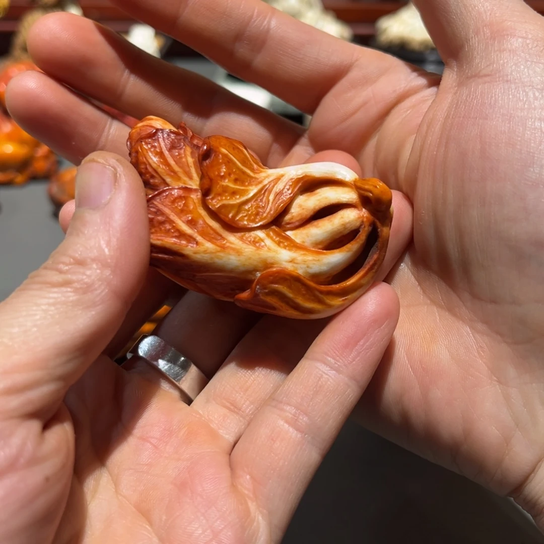 木鹿角雕刻手把件