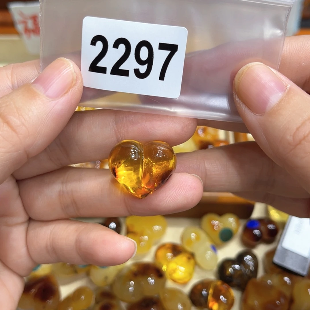 琥珀未镶嵌珠宝奇石