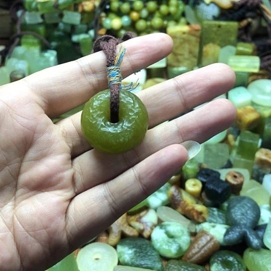 未镶嵌岫玉吊坠许**伞