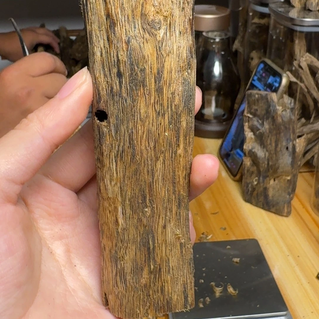 沉香奇楠陆河品种虫漏原料31克