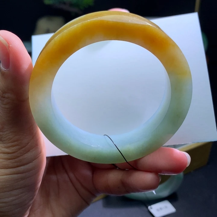 定制翡翠未镶嵌翡翠手镯
