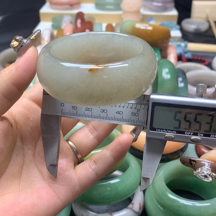 未镶嵌手镯石英质玉