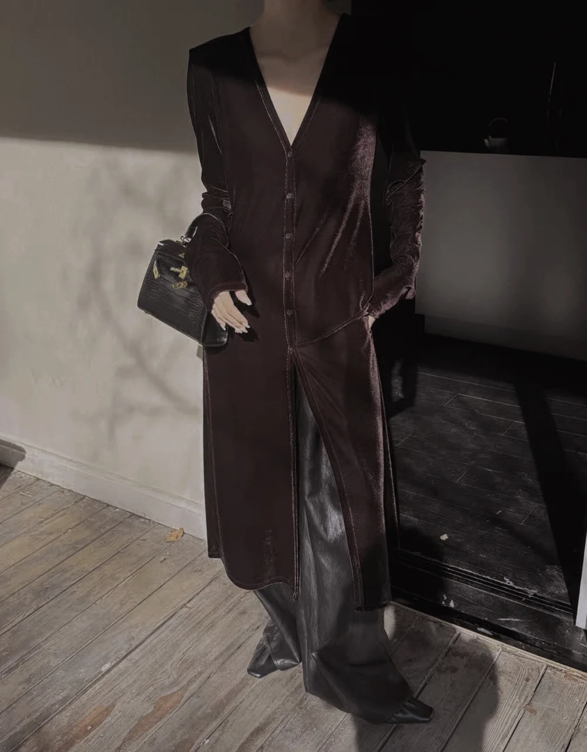 摩登丝绒质感优雅时尚百搭早秋连衣裙收腰显瘦气质小众设（长113）