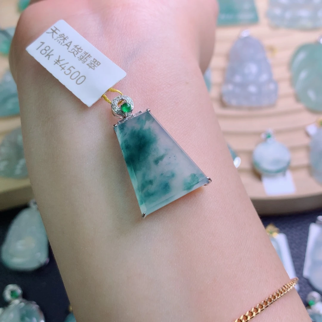 风***起翡翠18K金镶嵌颈饰吊坠