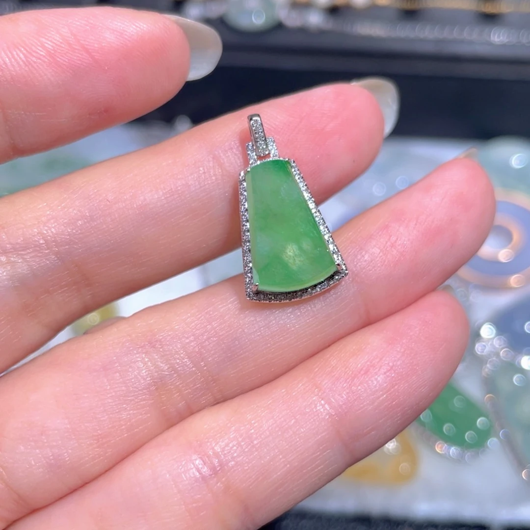 颈饰18K金镶嵌翡翠翡翠