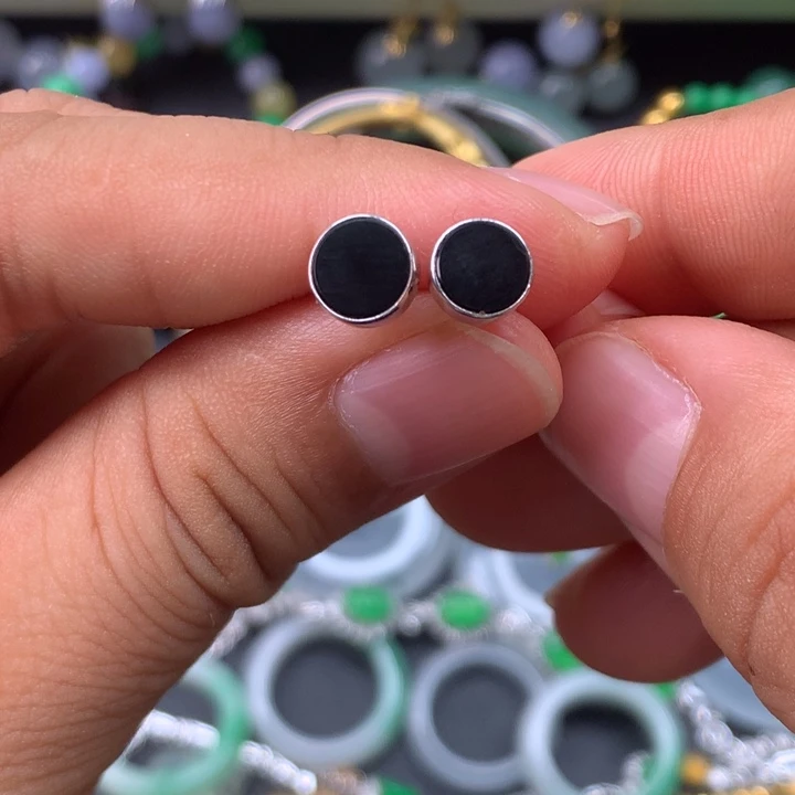 翡翠18K金镶嵌耳饰耳钉