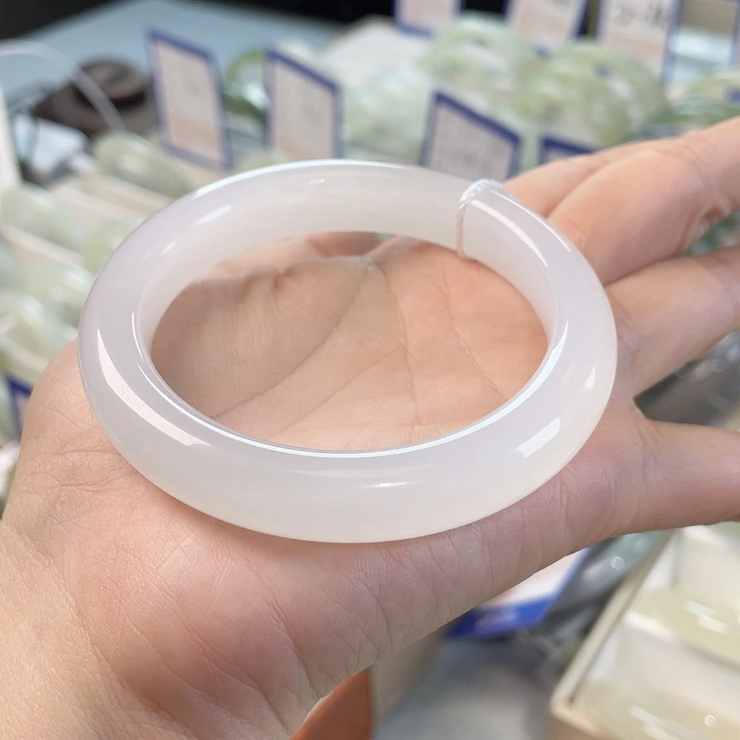 和田玉未镶嵌手镯冰白，起猫光，捡漏