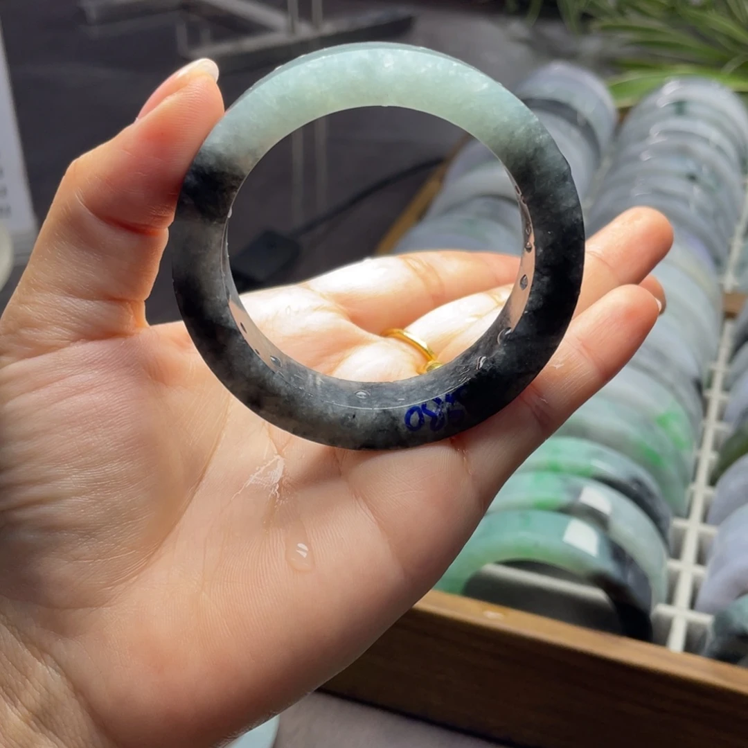 未镶嵌乌鸡翡翠手镯定制翡翠
