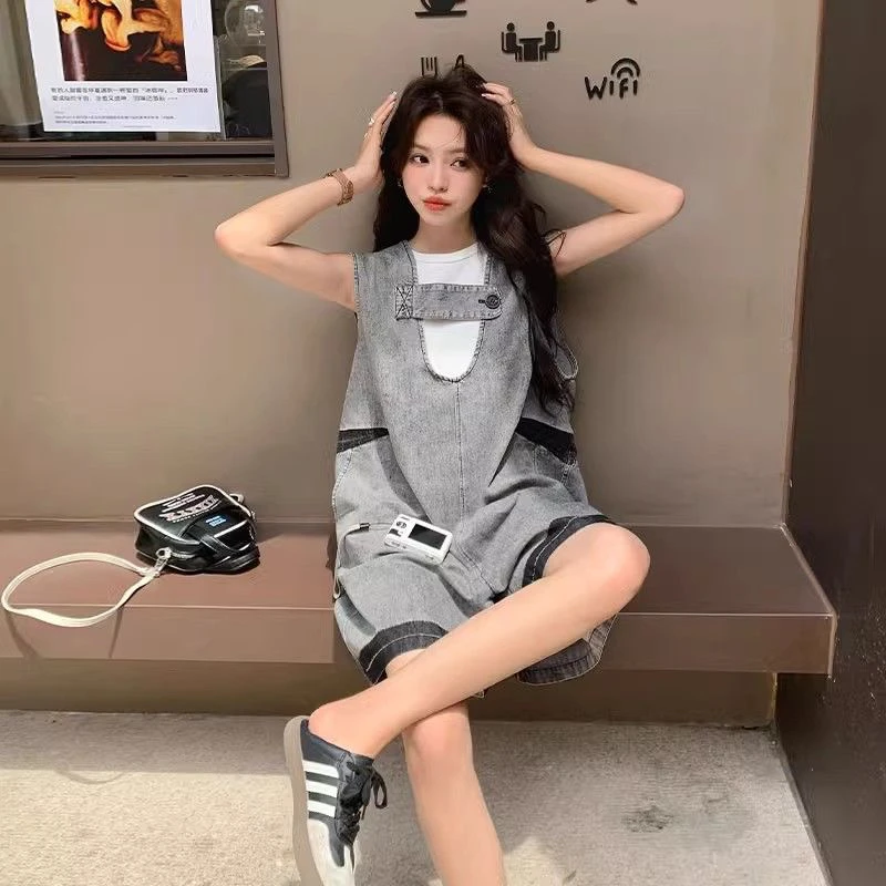 灰色松弛感牛仔背带裤女夏2025爆款宽松休闲小个子无袖阔腿连体裤