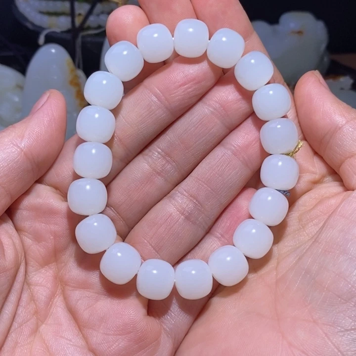 清***怪和田玉未镶嵌手串