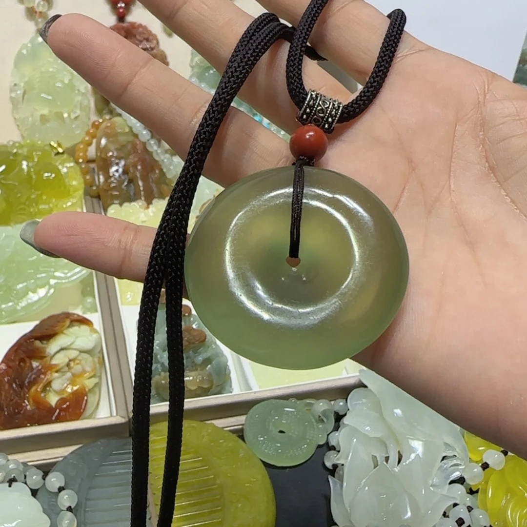 未镶嵌蛇纹石玉吊坠