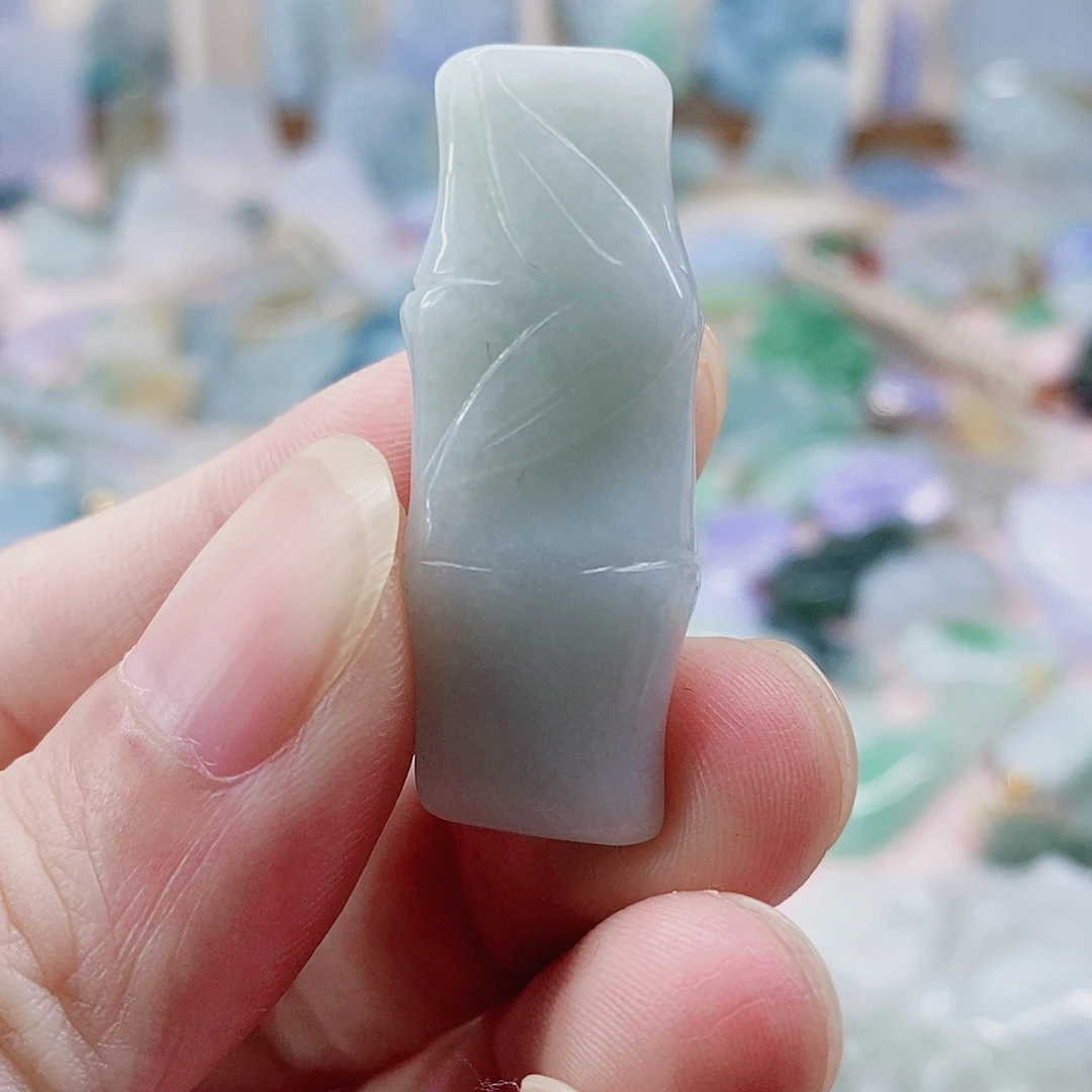 颈饰未镶嵌翡翠天然