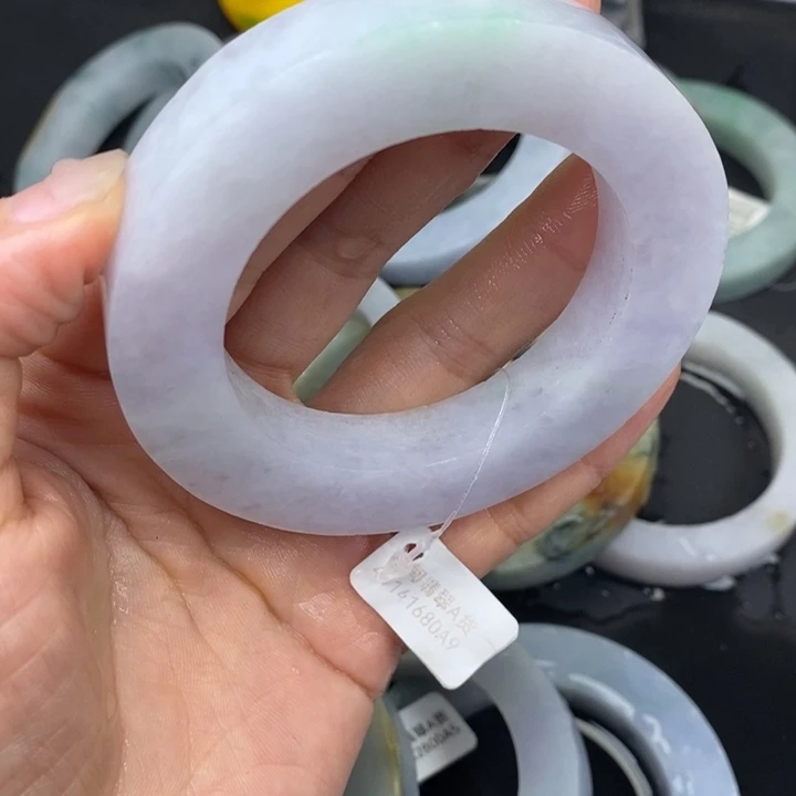 梅***子定制翡翠未镶嵌翡翠手镯