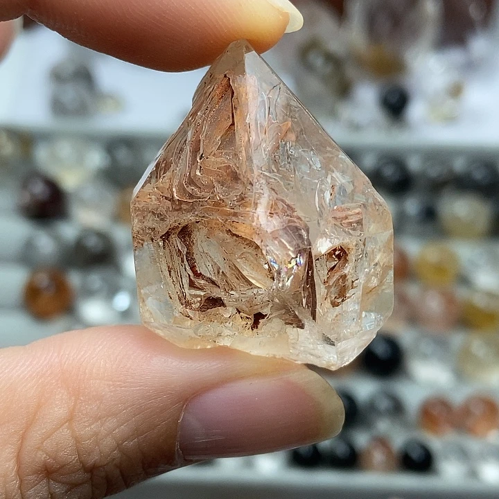 水晶未镶嵌颈饰红泥小摆件