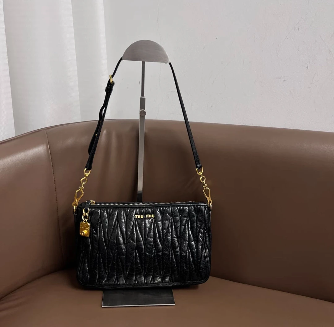 MIU MIU/缪缪 单肩包 油蜡皮单肩包 wh6396/2508