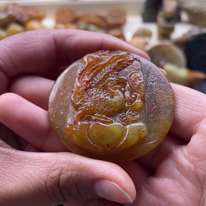 蛇纹石玉颈饰未镶嵌