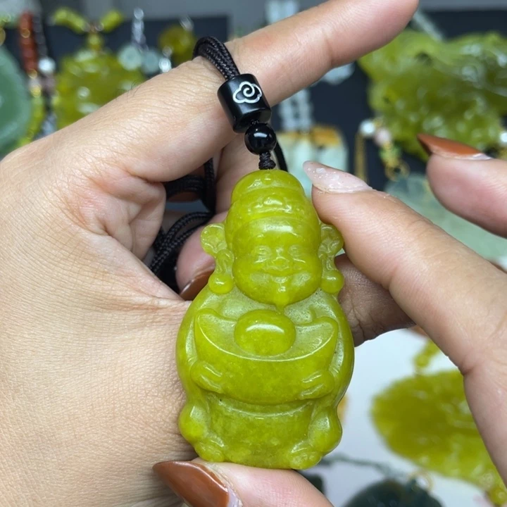 蛇纹石玉未镶嵌颈饰