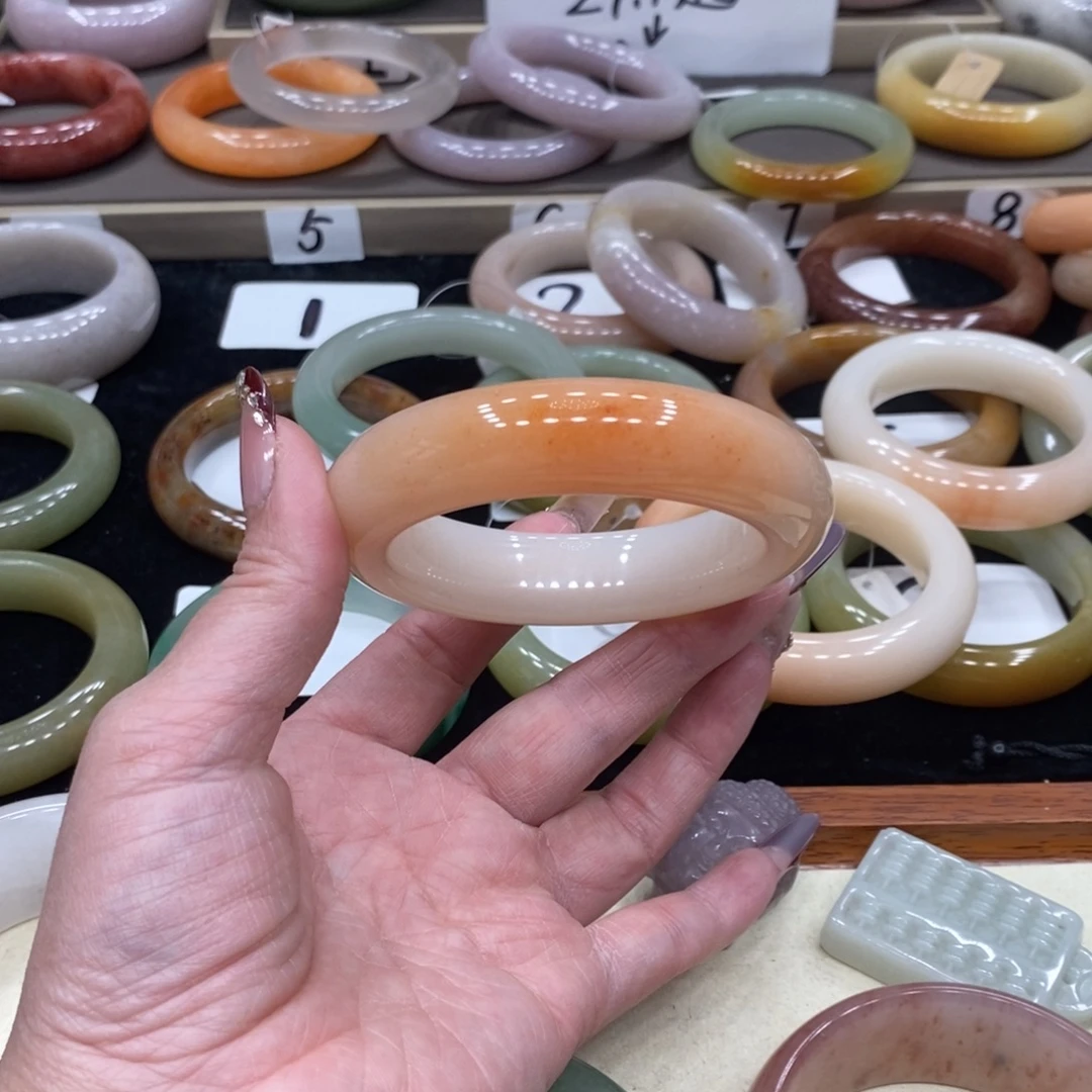 微***暖石英岩玉未镶嵌手镯