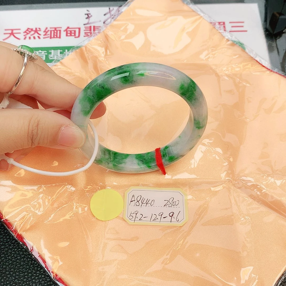 翡翠手镯未镶嵌缅甸翡翠