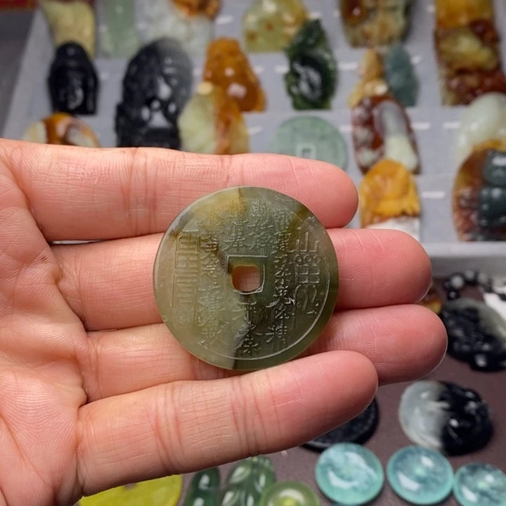 蛇纹石玉未镶嵌颈饰