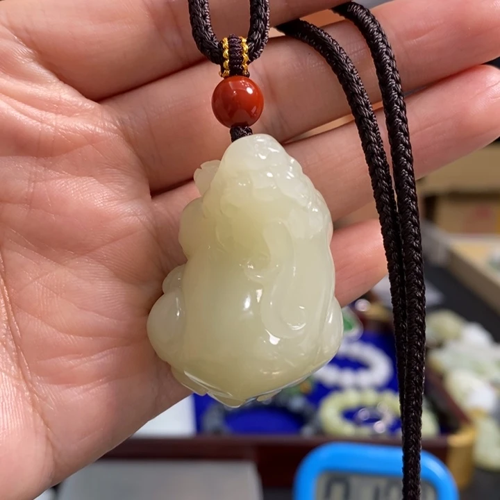 赶***后颈饰未镶嵌和田玉