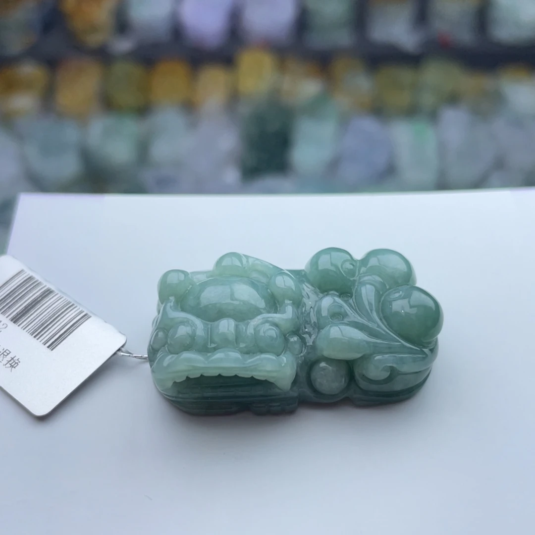 翡翠颈饰未镶嵌无***妹貔貅