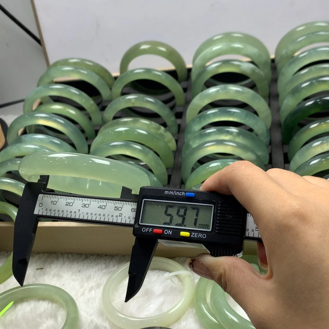 蛇纹石玉未镶嵌手镯470