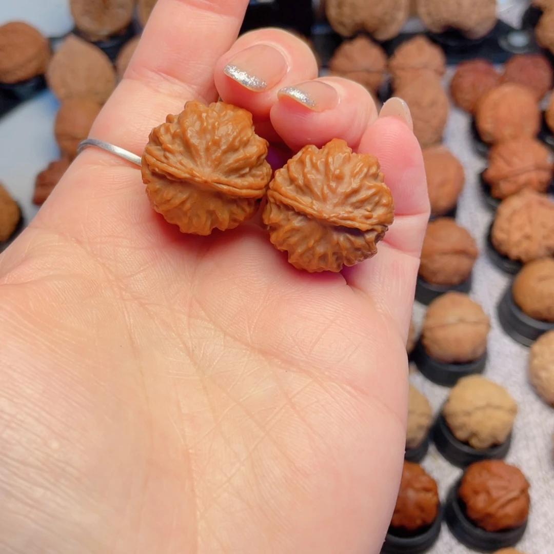 文玩核桃把件花开富贵